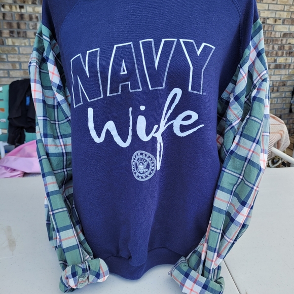 Sweatshirt Updo - Picture 4 of 10